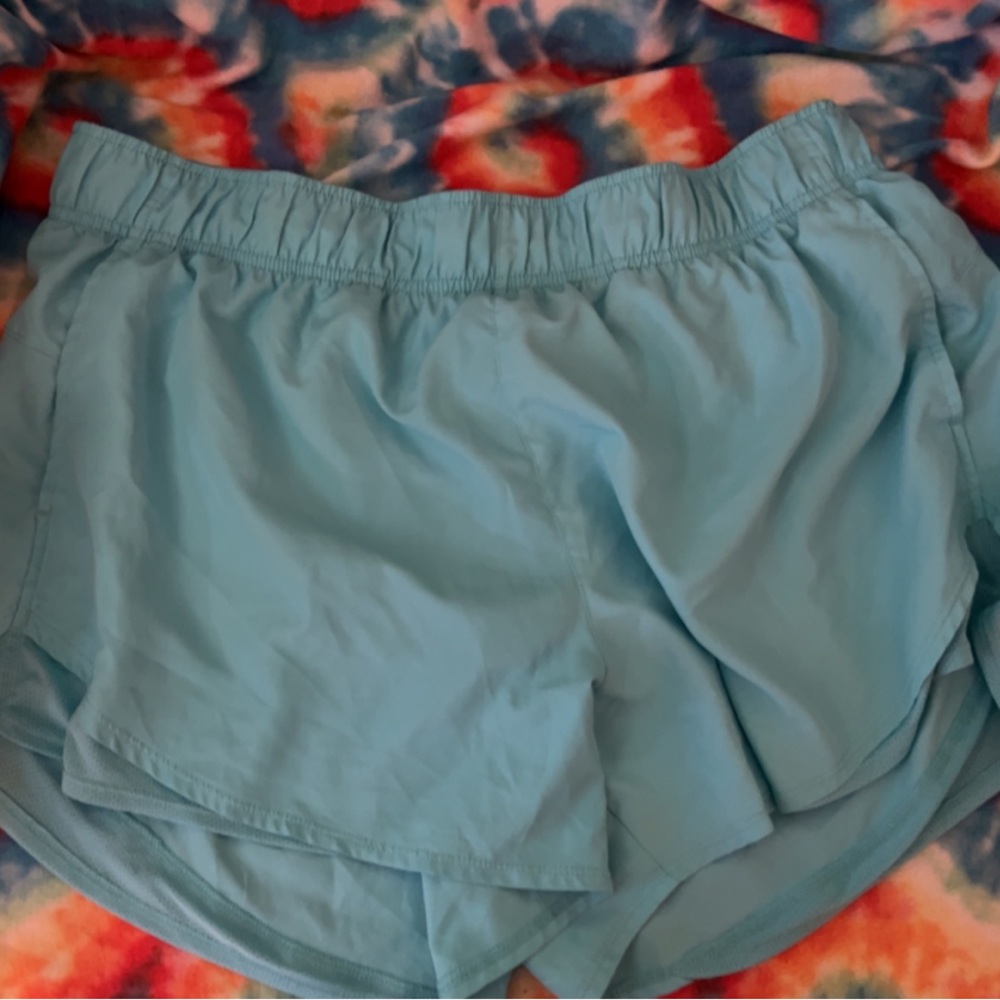 Women’s shorts don’t fit selling for $20 never been worn